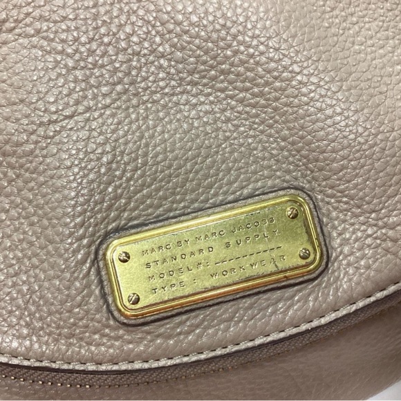 Marc by Marc Jacobs Pebbled Leather Shoulder Bag – Beige
-Open to Offers - Picture 3 of 8